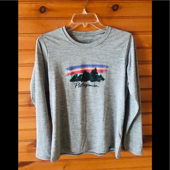 Patagonia Tops - Patagonia- size Small long sleeve t-shirt